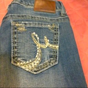 EUC Maurices distressed jeans